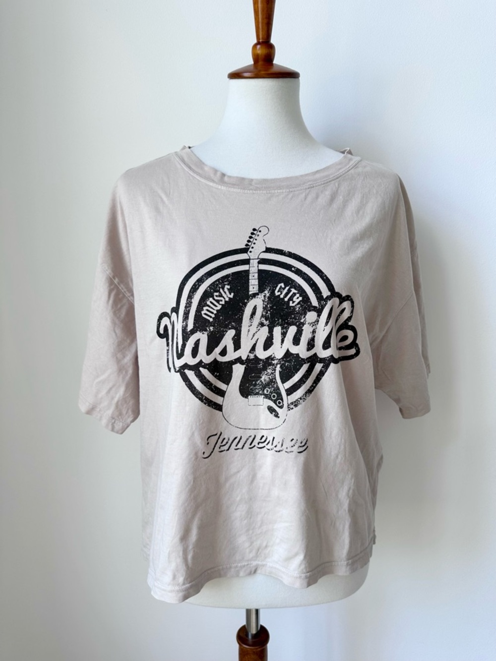 Music City Nashville Tennessee Oversized Graphic Tee in Light Beige Size Medium